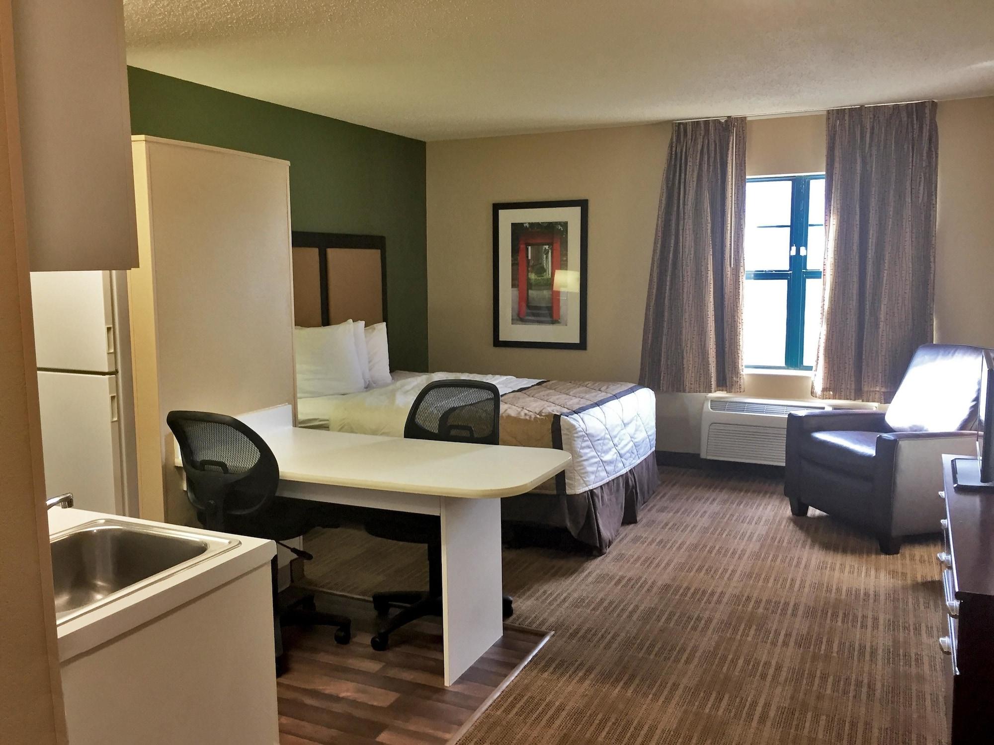 Suburban Studios Auburn Hills - Detroit Экстерьер фото