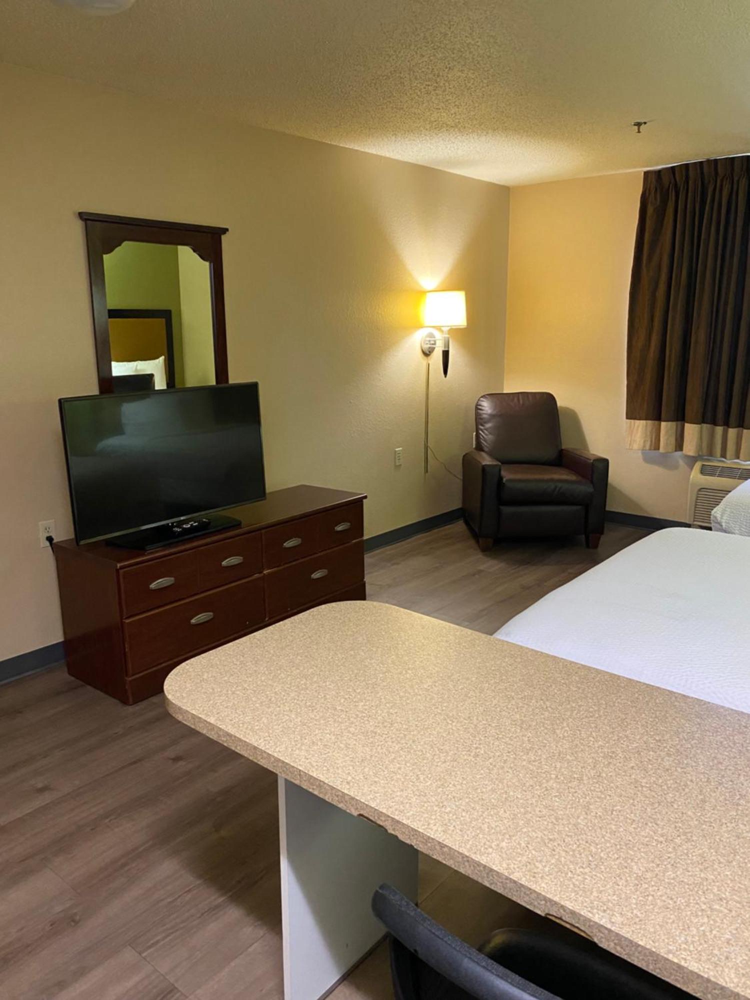 Suburban Studios Auburn Hills - Detroit Экстерьер фото