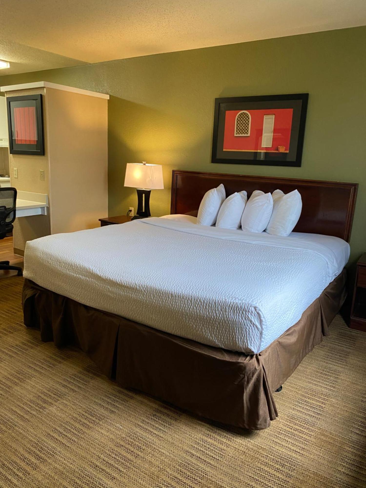 Suburban Studios Auburn Hills - Detroit Экстерьер фото