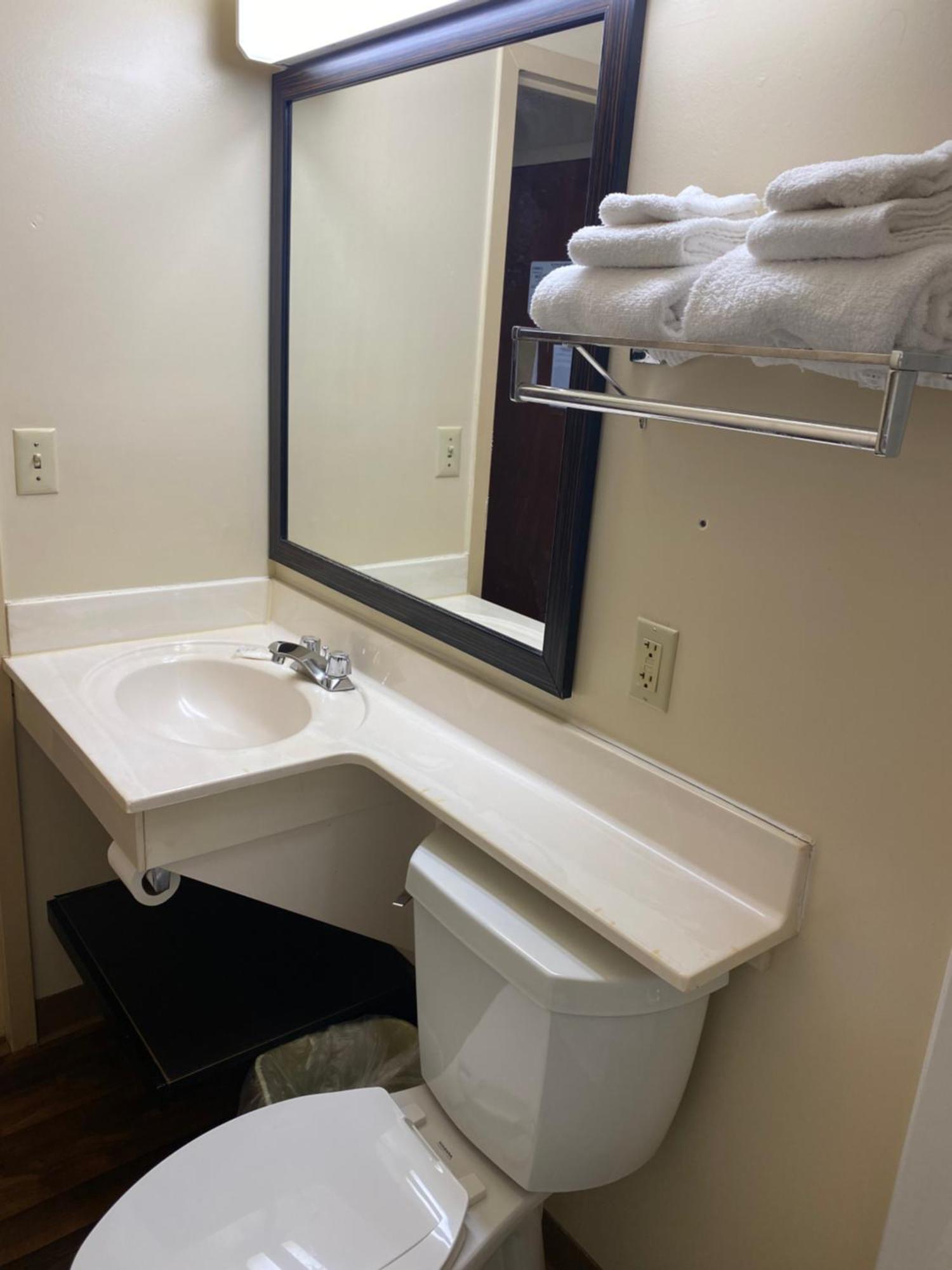 Suburban Studios Auburn Hills - Detroit Экстерьер фото