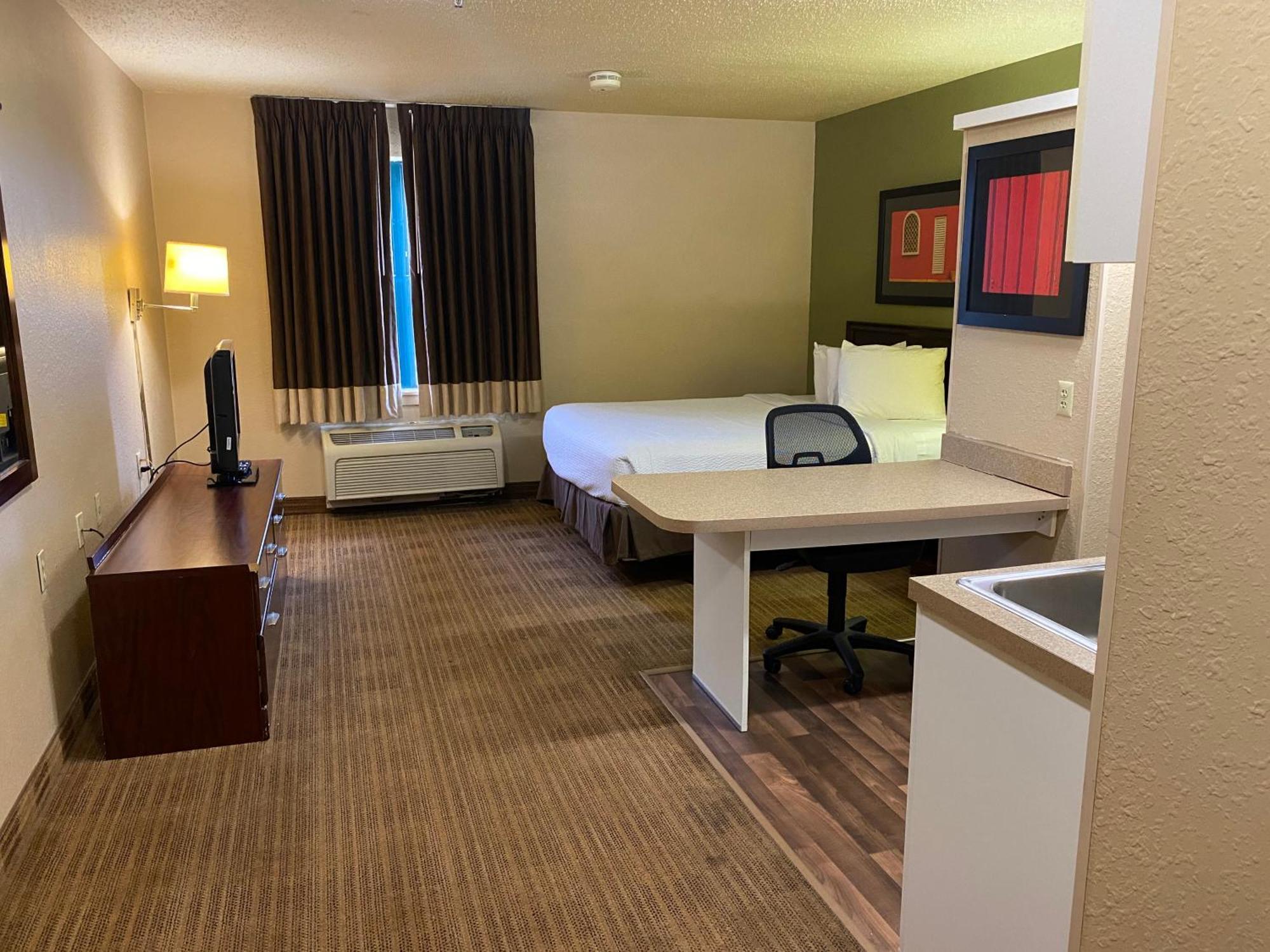 Suburban Studios Auburn Hills - Detroit Экстерьер фото