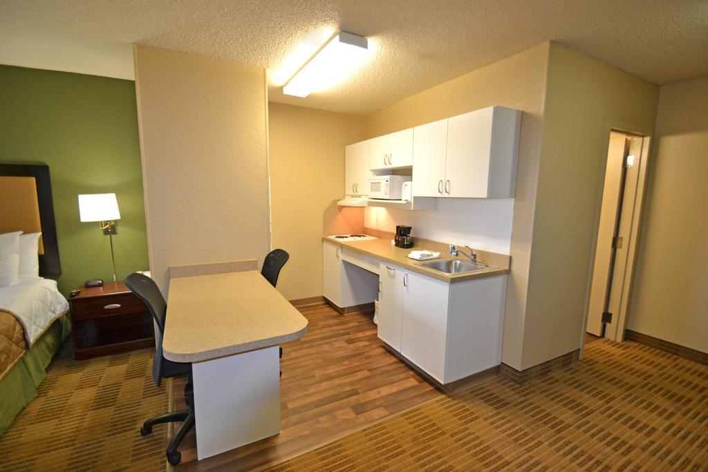 Suburban Studios Auburn Hills - Detroit Экстерьер фото