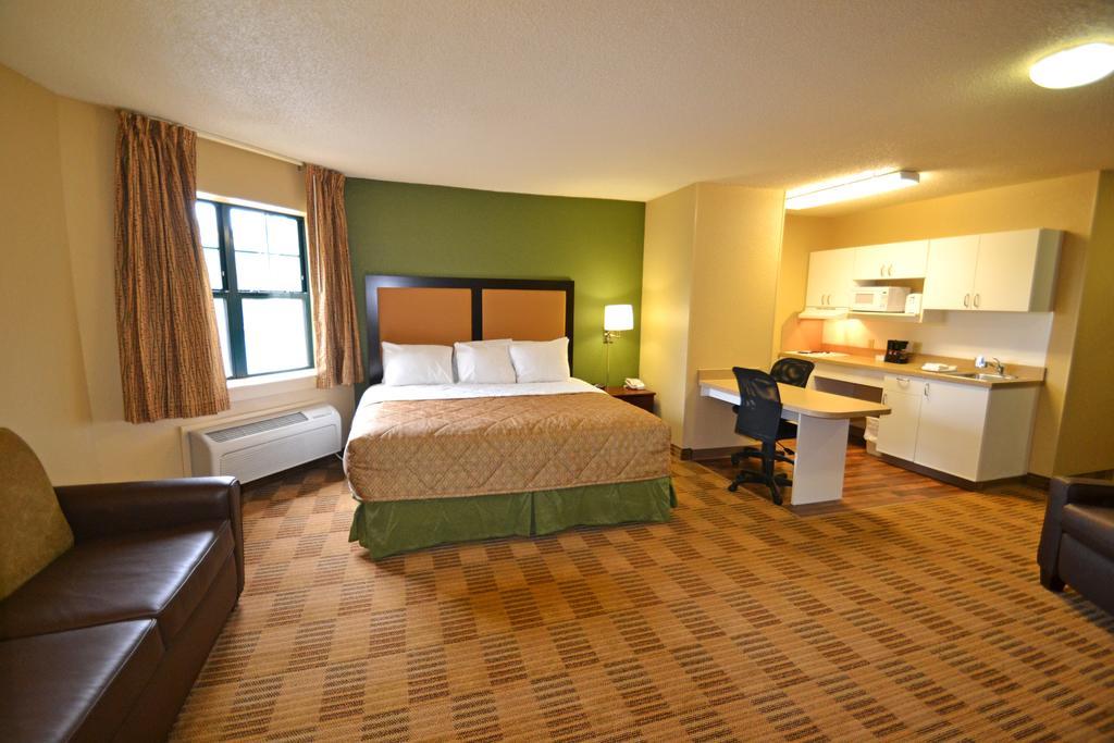 Suburban Studios Auburn Hills - Detroit Экстерьер фото