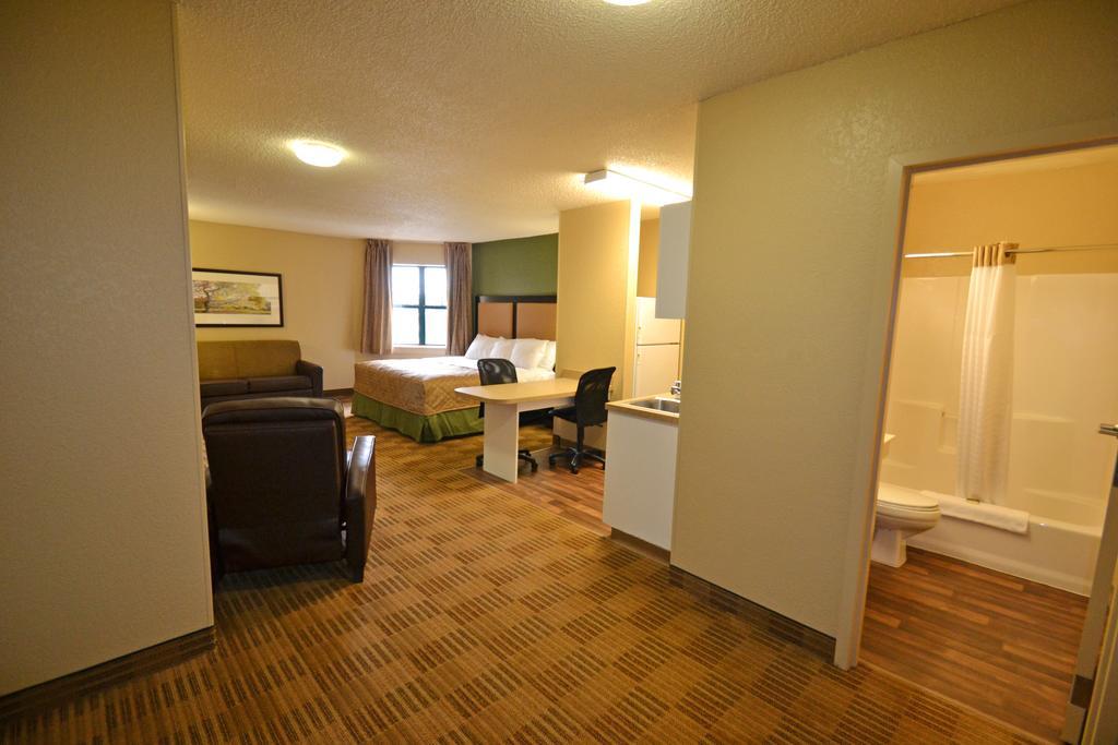 Suburban Studios Auburn Hills - Detroit Экстерьер фото